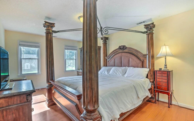 Pet-friendly House w/ Deck in Lawrenceville