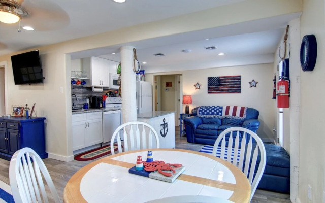 Nauti Mermaid 5 Bedroom Home by Redawning