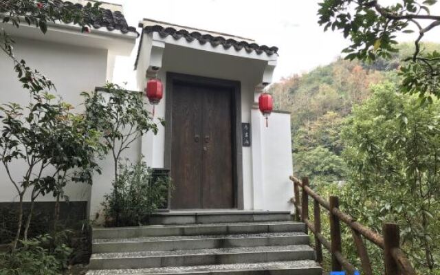 Yunjishan Hotspring Holiday Village