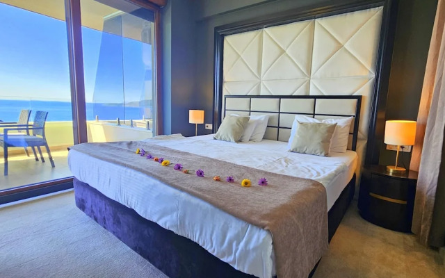 Royalis Suites
