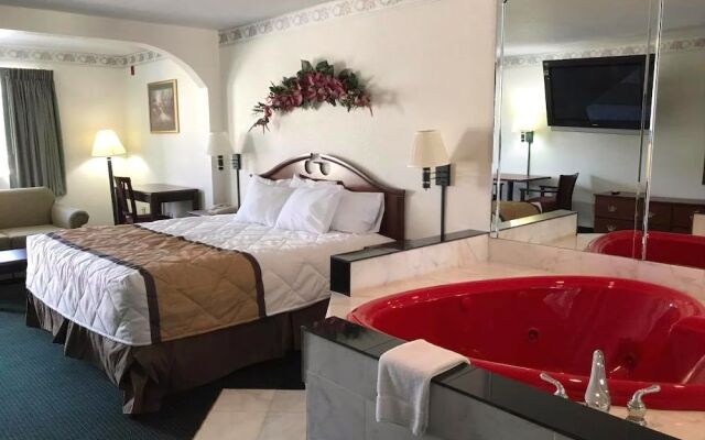 Budgetel Inn Suites Pine Mountain