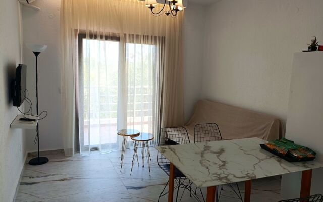 Salonikiou Beach Deluxe Apartments