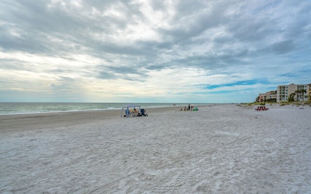 Pointe Condo #201 by Vtrips