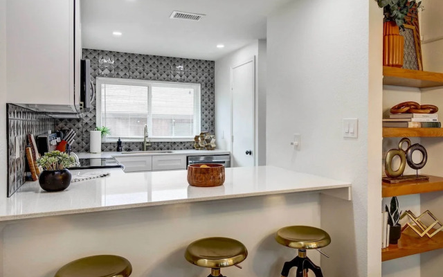 Stylish Allen Home Near Watters Creek Village