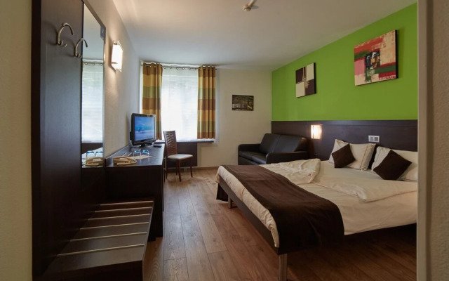 Threeland Hotel