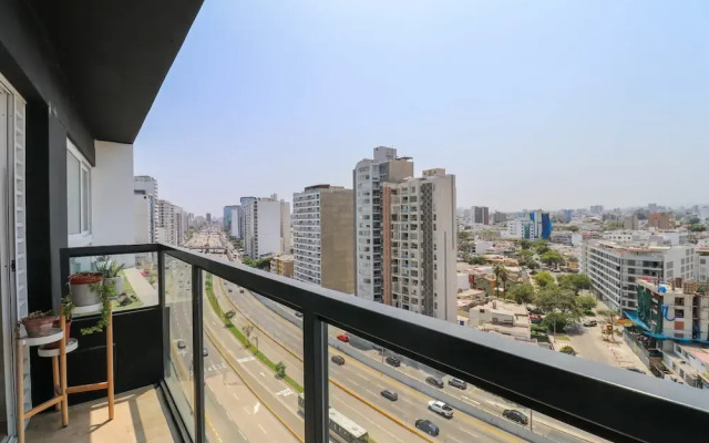 Astonishing 3BR with Balcony in Miraflores
