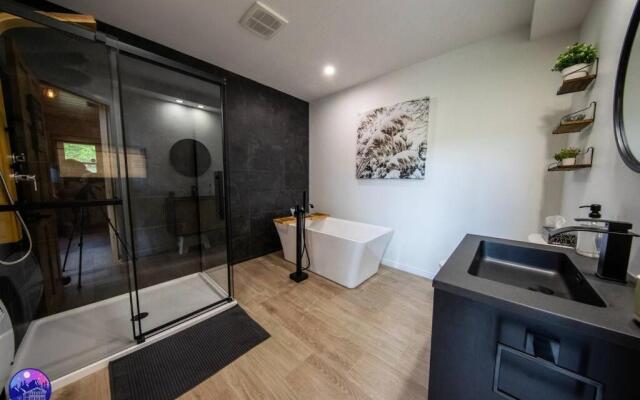 Chalet du Sommet- Pet Friendly- SPA- St-Côme