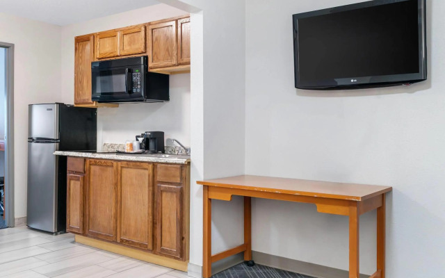 Comfort Suites Auburn Hills-Detroit