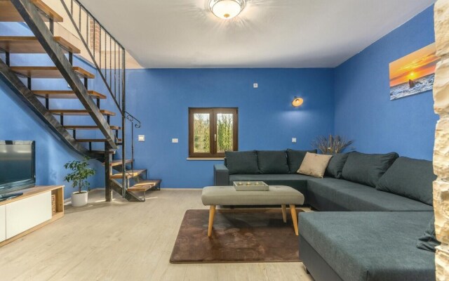 Beautiful Home in Katun With Wifi and 3 Bedrooms