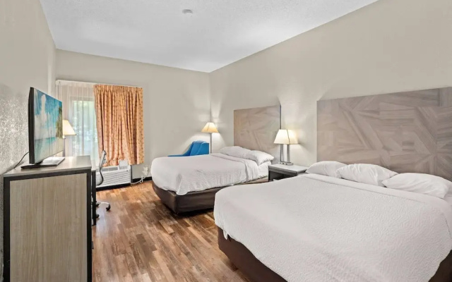 Baymont Inn & Suites Lawrence