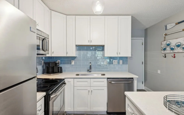 Seaside Bliss Retreat Coastal Condo for 6