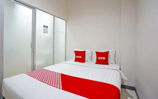OYO Flagship 90890 Bratang Gede Residence