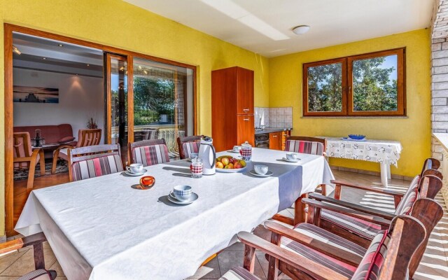 Stunning Home in Medulin With Wifi and 7 Bedrooms
