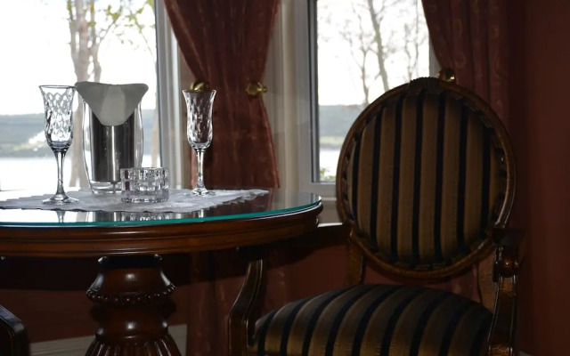 Rose Manor Inn B & B