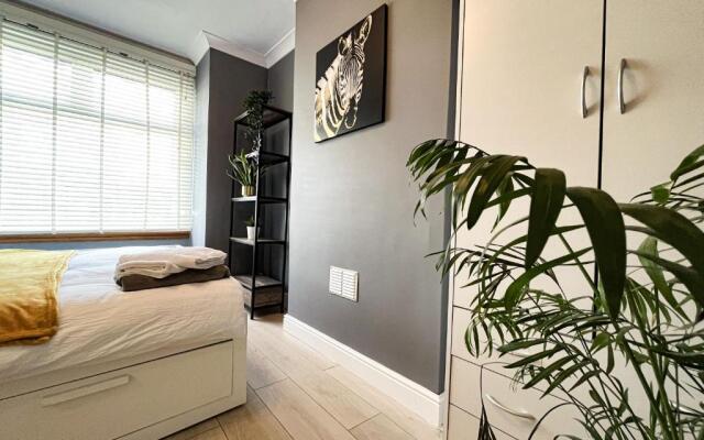 ***3 bedroom Home away from Home with BBQ grill***