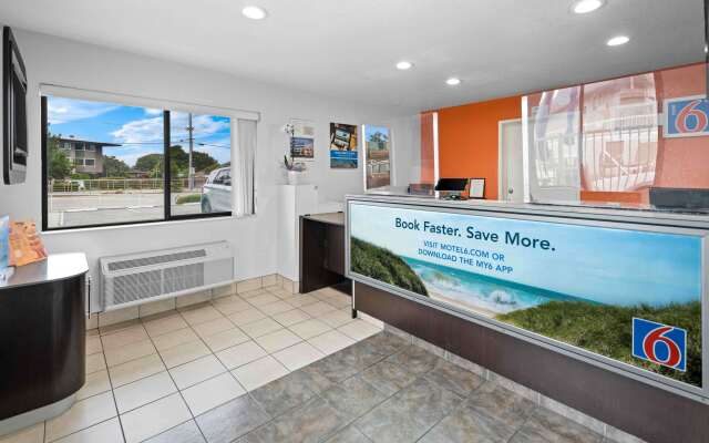 Motel 6 Monterey, CA