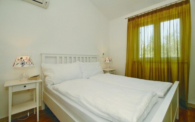 Nice Home in Vranici With Wifi and 2 Bedrooms