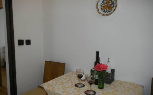 Sunny Hill Apartments