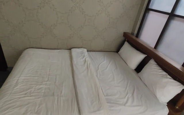 Golden Inn 1