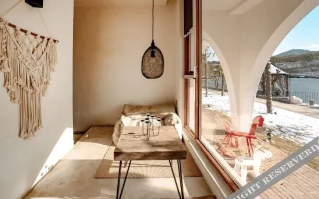 Zhi Lan Qiu Lakeside Homestay