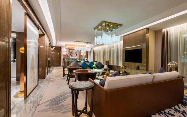 Auto City Ruili Hotel