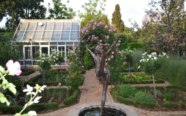 Doveton House
