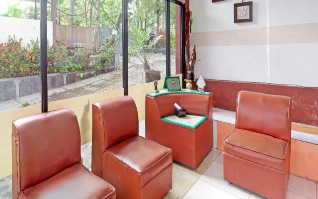 OYO 90878 Pakem Sari Hotel & Convetion