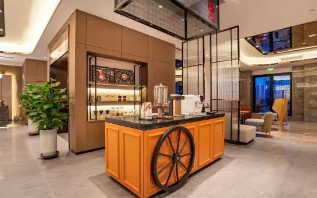 Homeinn Plus Hotel (Kuytun Railway Station)