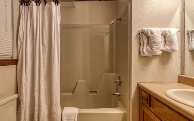 Pinecrest Hotel B