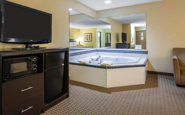 Quality Inn & Suites Sun Prairie Madison East