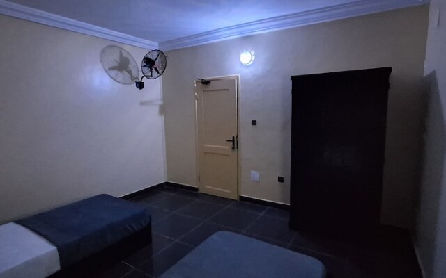 Royal Blue Guest House & Bar
