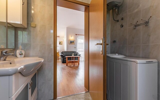 Stunning Home in Liznjan With Wifi and 3 Bedrooms