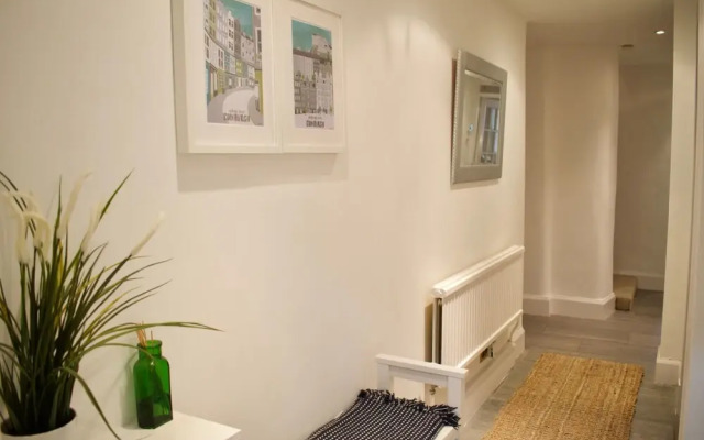 Central, Garden Flat, Sleeps 4, Perfect Location