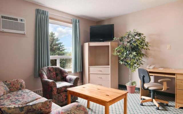 Travelodge by Wyndham Edmonton Airport