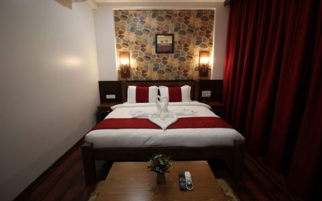 Hotel Majestique pune