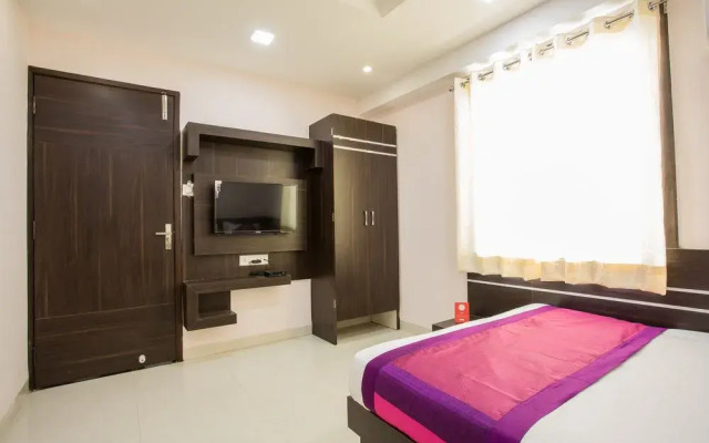 Oyo 8882 Pishori Residency
