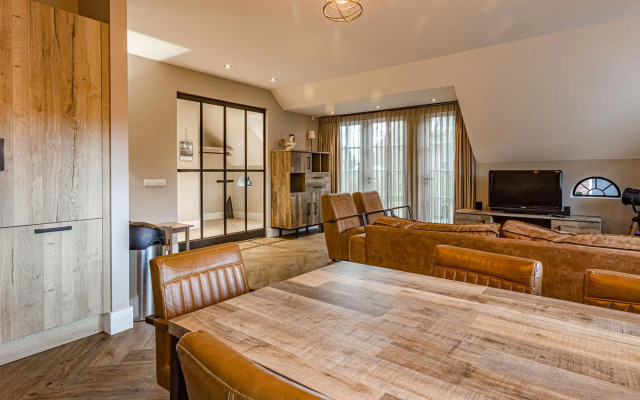 Charming Holiday Home in Nijverdal with Jacuzzi