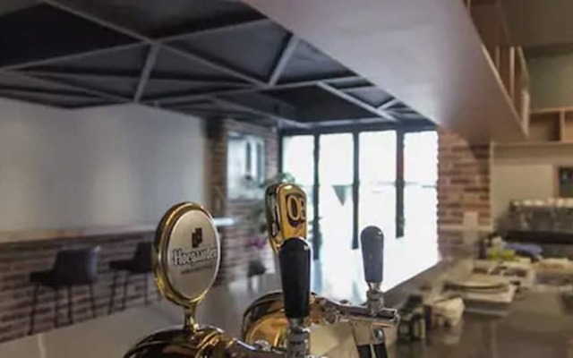 Uniqstay Hostel And Suite