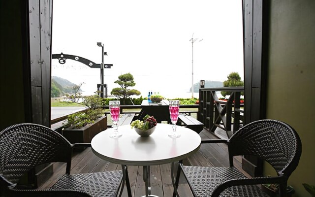 Geoje The Beach Pinx Pension