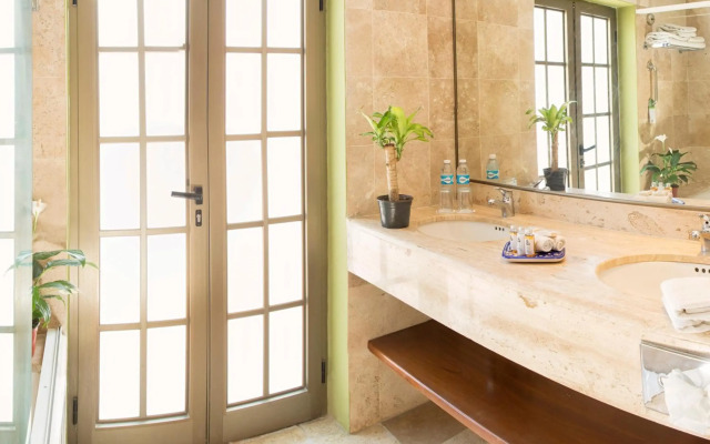 Hotel Los Itzaes by 5th av