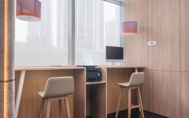 Holiday Inn Express Nanjing Jiangbei Wonhall Mall by IHG