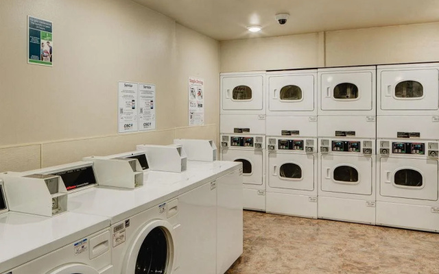 Studio 6 Extended Stay Cincinnati Sharonville OH