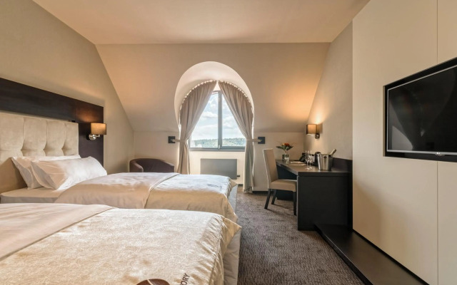 Hotel Victory