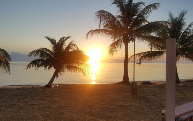 Pal's on the Beach - A Gold Standard Hotel
