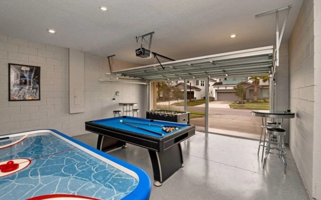 498mb 8 Bedroom Villa by Redawning