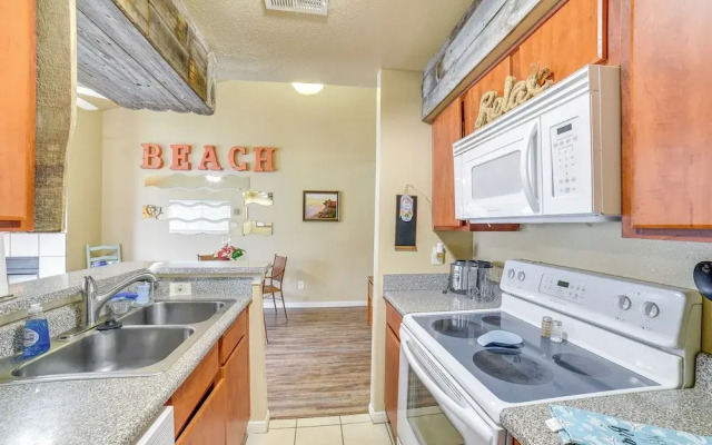 Bay View, Pool Access: Romantic Galveston Retreat!
