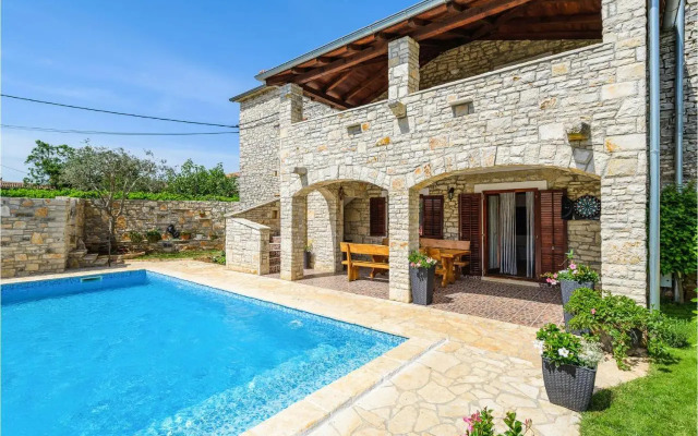 Holiday home Svetvincenat with Outdoor Swimming Pool 207