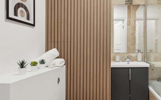 Westminster Charm - 2BR with Style