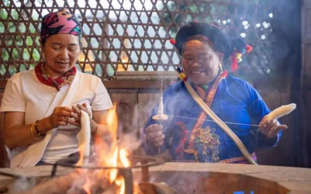 Jingmai Mountain World Heritage Protected Cultural Relics | Brown Traditional Diaojiao Building – People – Pu'er