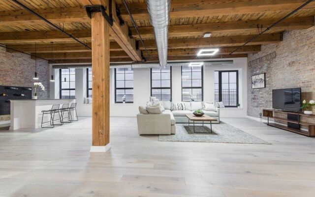 Breathtaking 6 BDR Luxury Condo Downtown Chicago